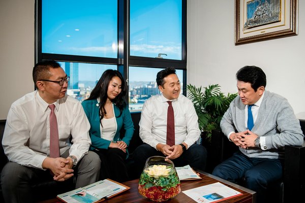 Meisterwerke der Balkongärtnerei: So verwandeln Sie Ihren City-Balkon in eine grüne Kräuteroase!